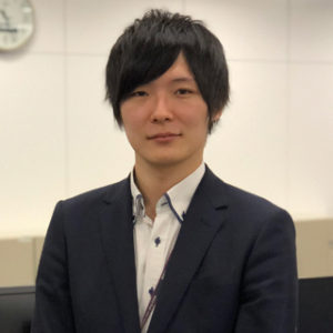 （イニシャル）S.M